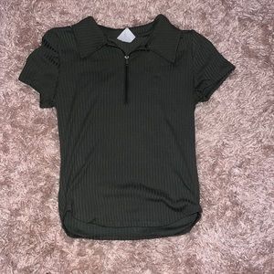 Green zip-up short sleeve shirt